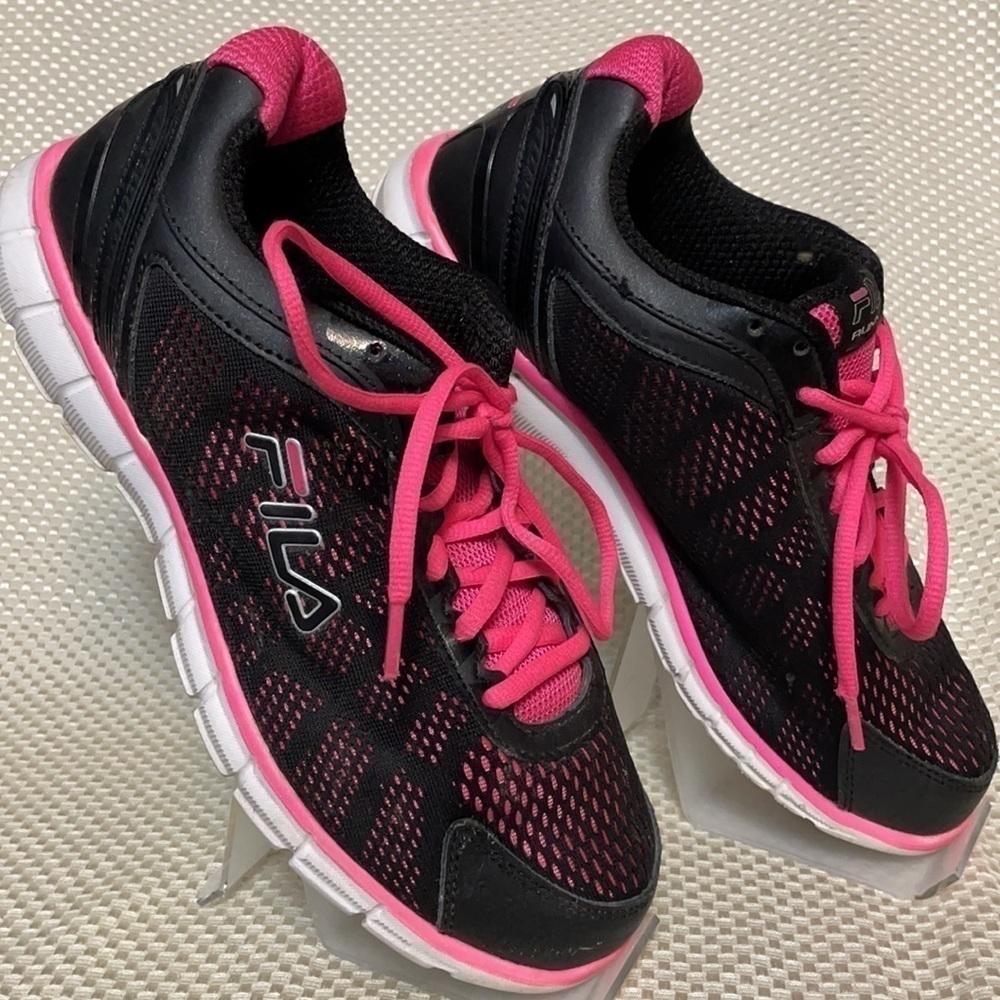 𝅺fila Women's Run Shoes Blk & Pink Sz 10